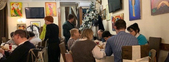 Участники Союза Веста собрались на благотворительный обед в грузинском кафе Зандукели